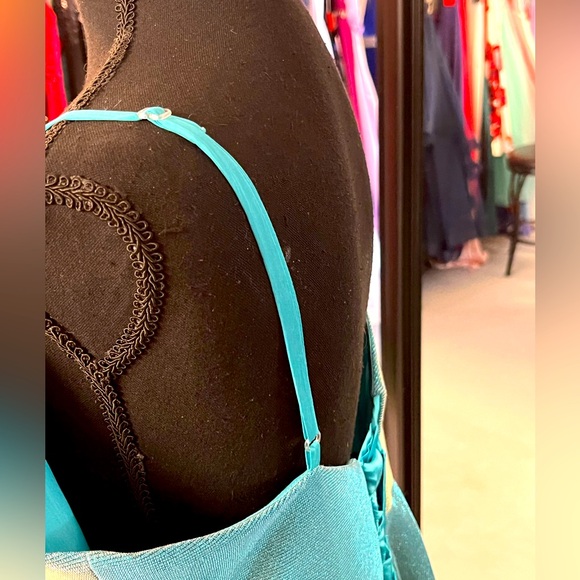 Long dress - Picture 3 of 3